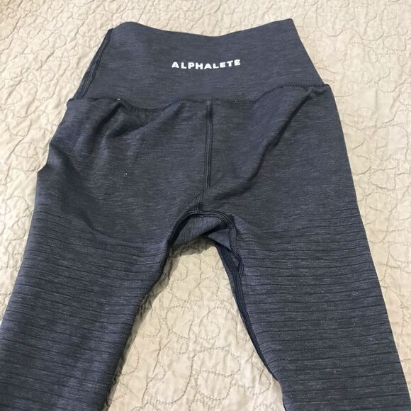 Alphalete leggings size XS.     S136 - Picture 2 of 8